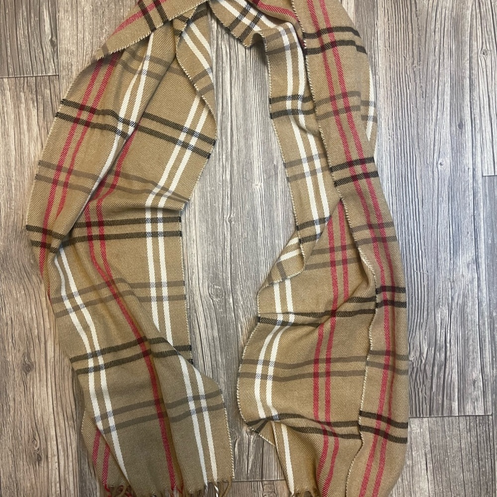 Beautiful Cejon plaid woven scarf made in Italy. 100% acrylic

#2
